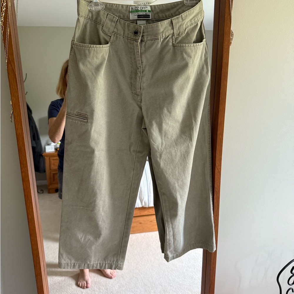 Exofficio Buzz‎ Off Pants size 6 capri crop. Waist 15’
Inseam 21 1/2’